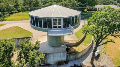 ‘Jetsons’ home hits real estate market