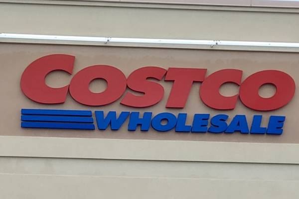 Costco holding line on $1.50 hot dog combo deal, CFO says