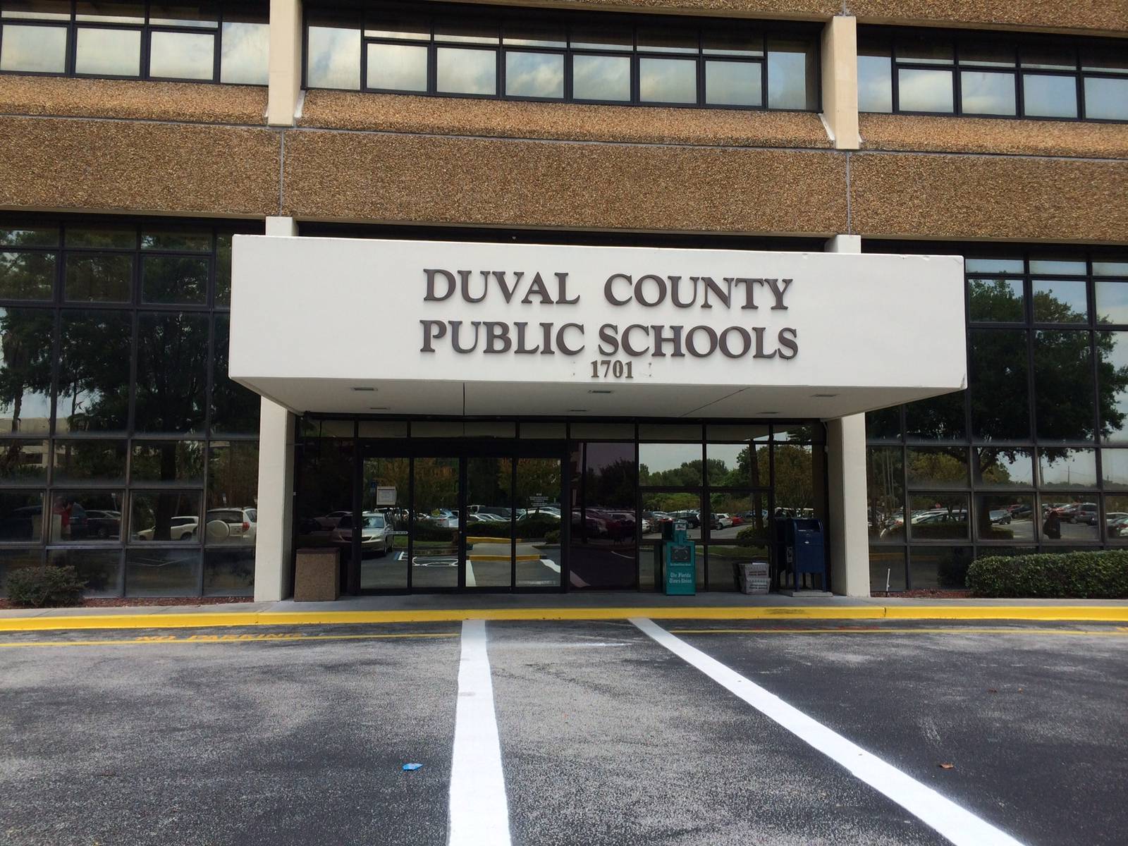 duval-county-public-school-board-delaying-decision-on-reopening-options