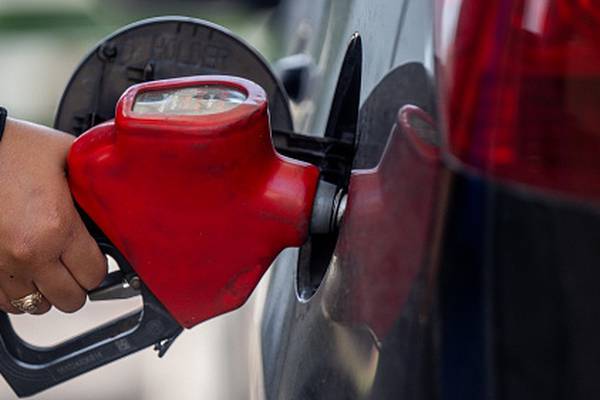 Florida gas prices slightly lower this week
