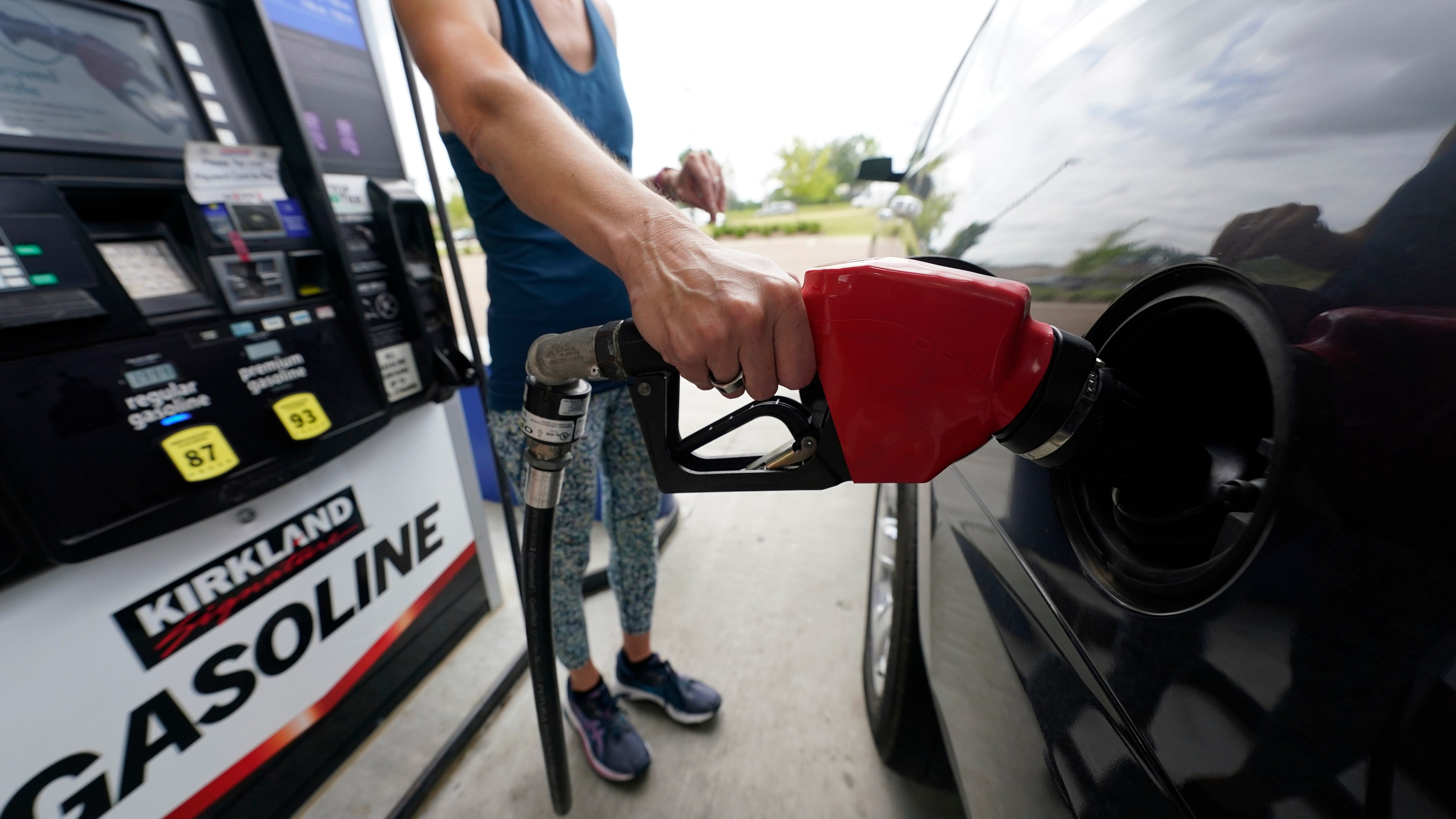 GasBuddy: Independence Day gas prices should fall to $3.75, second most expensive on record